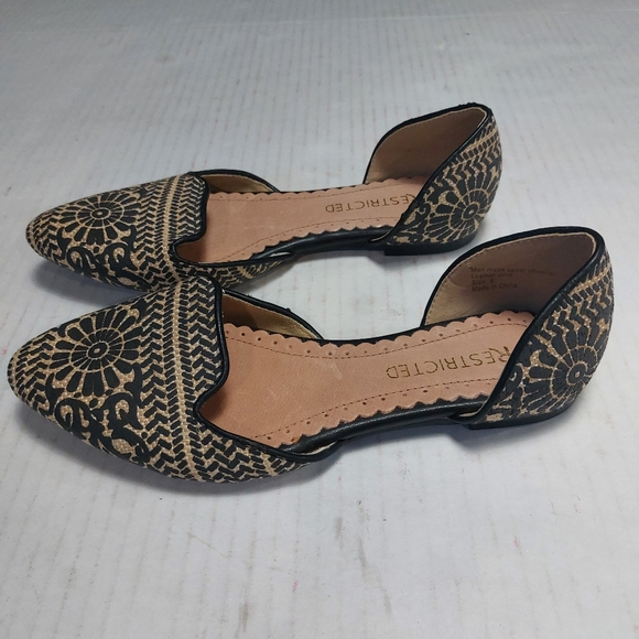 RESTRICTED Black and Brown Slip-on Leather Sandals Size 6 - Picture 10 of 11